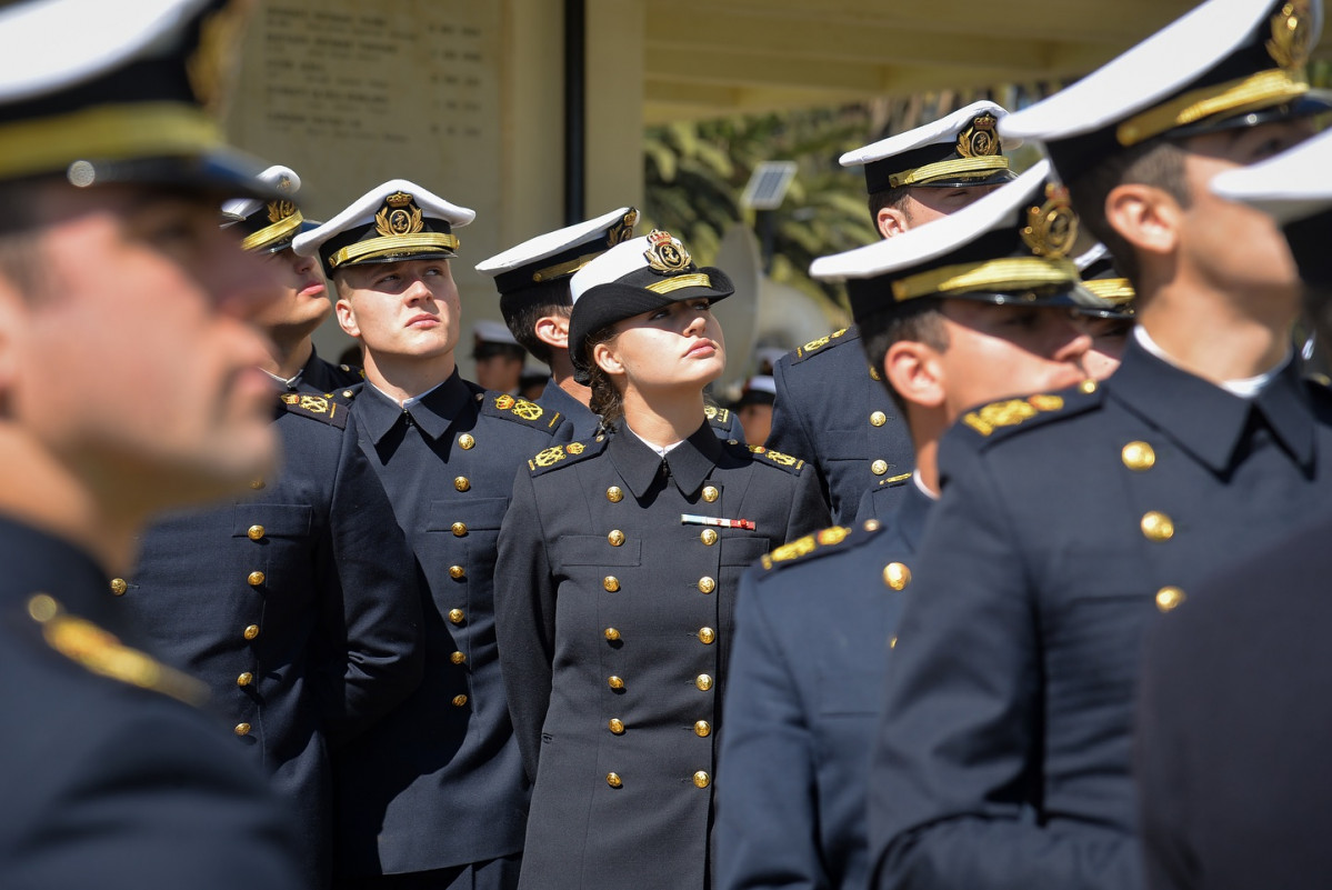 Princesa Leonor de Borbón en la Escuela Naval Arturo Prat Firma Armada de Chile