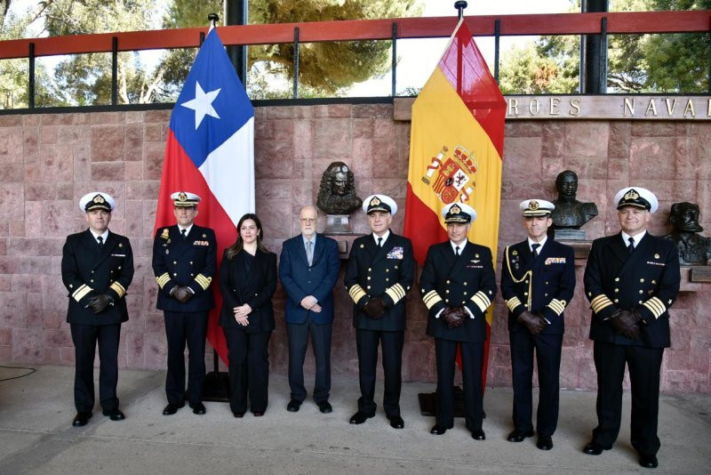 Entrega de busto de Blas de Lezo a la Escuela Naval Arturo Prat Firma Armada de Chile