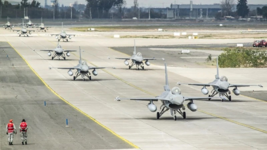 Aviones de combate F 16 en la base aérea Pudahuel Firma FACh