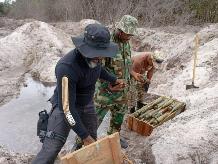 Surinam Defensa Dest. municiones Ministerie van Defensie