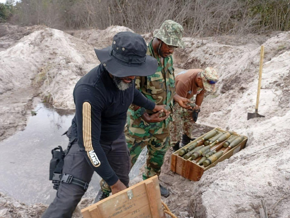 Surinam Defensa Dest. municiones Ministerie van Defensie