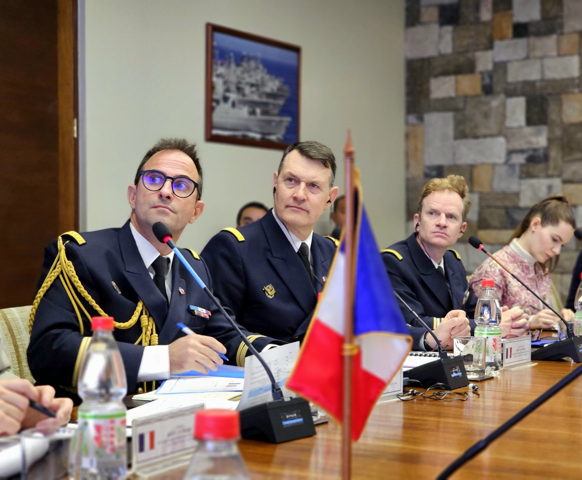Representantes de Francia en la XIV Reunión Bilateral de Estados Mayores Conjuntos. Firma Estado Mayor Conjunto de Chile