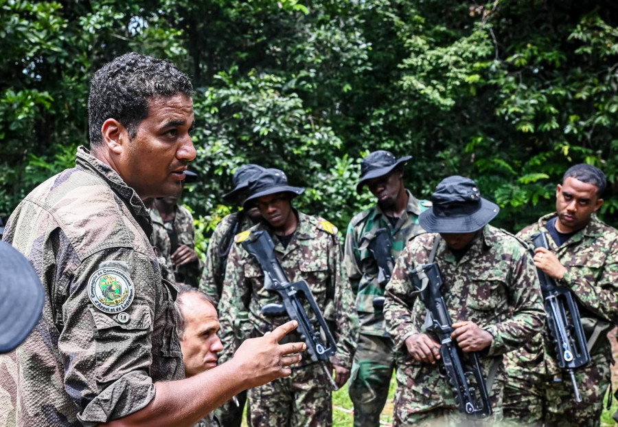 Surinam EjercitoNac Fer de Lance ForcesArmées en Guyane