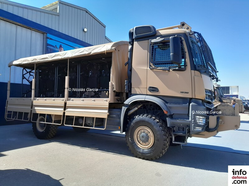 Camión Mercedes Benz Arocs 1836A 4x4 presentado por Kaufmann en Fidae 2024 Firma Nicolás García 001