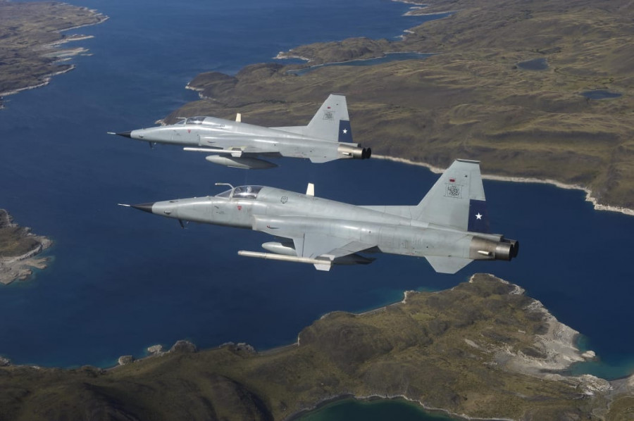 Aviones de combate Northrop Grumman F 5E Tigre III del Grupo de Aviación N° 12 operando en la zona austral Firma FACh