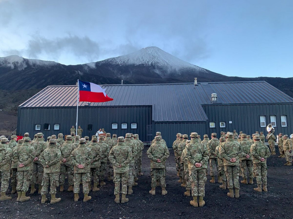 Inauguración del nuevo refugio militar La Cortina Firma Destacamento de Montaña N°17 Los Ángeles del Ejército de Chile