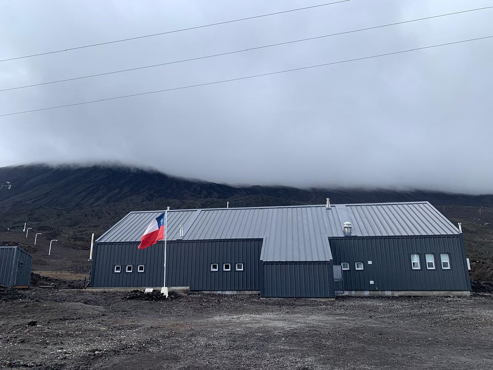 Nuevo edificio del nuevo Refugio Militar Las Cortinas Firma Destacamento de Montau00f1a Nu00b017 Los u00c1ngeles del Eju00e9rcito de Chile