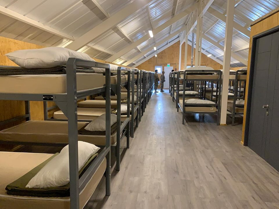 Dormitorio  del nuevo Refugio Militar Las Cortinas Firma Destacamento de Montau00f1a Nu00b017 Los u00c1ngeles del Eju00e9rcito de Chile