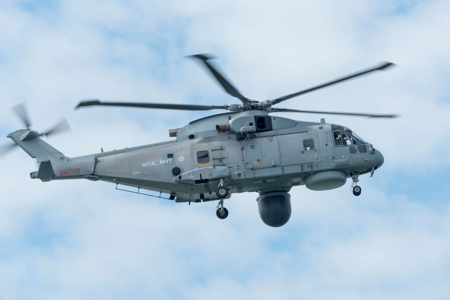 Helicóptero Merlin de la Royal Navy dotado de un radar Corwsnest. Foto. Lockheed Martin