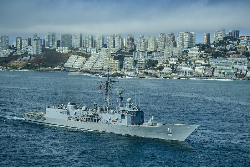 Fragata antiau00e9rea clase Adelaide FFG 11 Capitu00e1n Prat Firma Armada de Chile