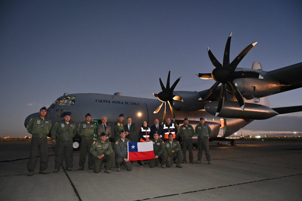 C 130H Hercules del Grupo de Aviación N°10 enviado con ayuda humanitaria a Bolivia Firma FACh