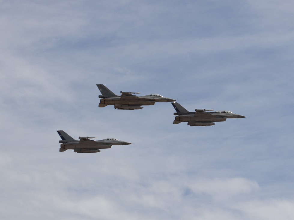 Cazas Lockheed Martin F 16 Block 50 del Grupo de Aviación N° 3 en el desfile aéreo del 45° aniversario de la I Brigada Aérea de la FACh Firma Delegación Presidencial Provincial de El Tamarugal