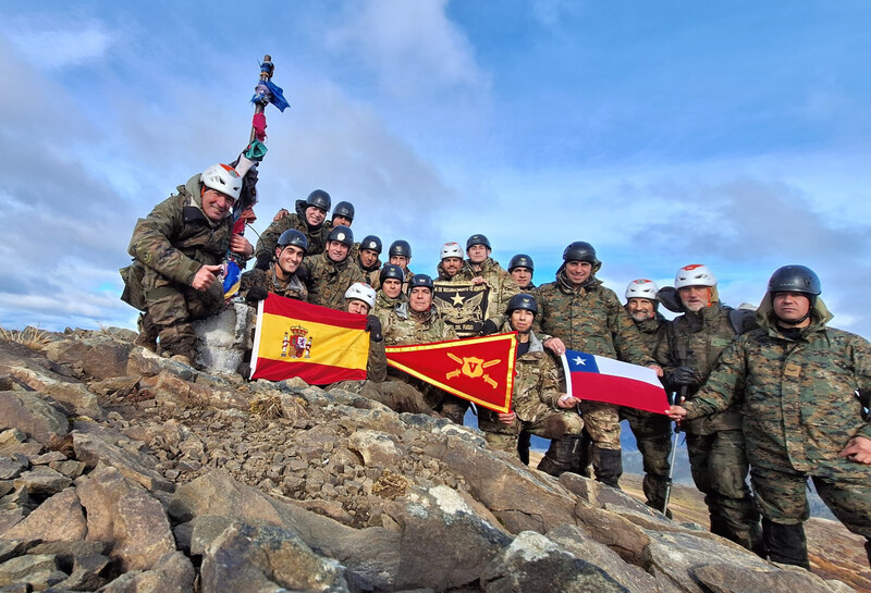 Los integrantes de la expedición efectuaron una etapa previa de preparación en la que escalaron el Cerro Tres Morros y el Monte Tarn Firma GMAM