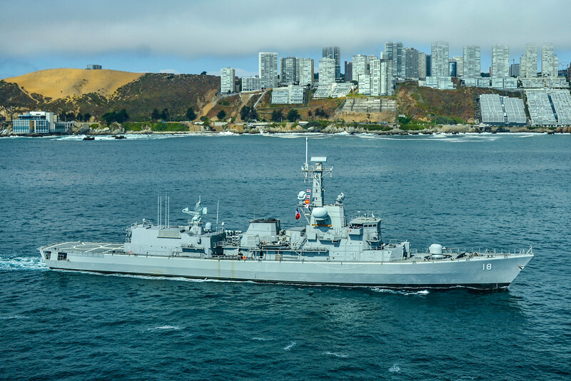 Fragata multipropósito clase M FF 18 Almirante Riveros Firma Armada de Chile