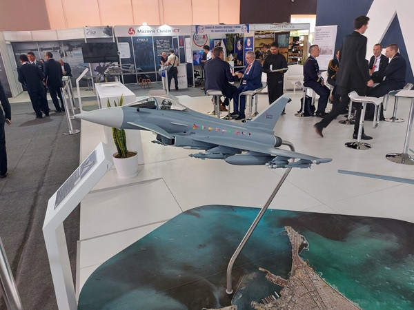 EuirofighterTyphoon maquetaStandAirbus Sitdef2025 abr2025 PeterWatson 600px