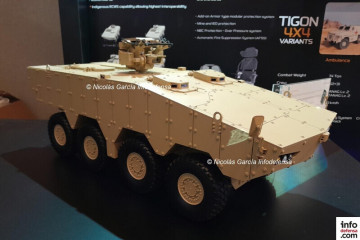 Maqueta de carro Tigon 8x8 de Hanwha Aerospace en Korea Defense Day 2025 Firma Nicolas Garcia 002