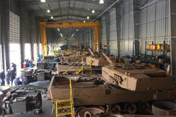 Mantenimiento de tanques Leopard 2A4 de una brigada acorazada Firma Famae