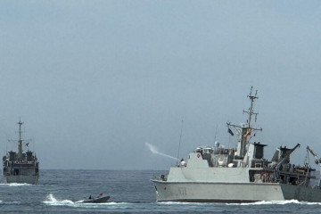 Ejercicio de amenaza asimétrica saliendo del puerto de Cartagena