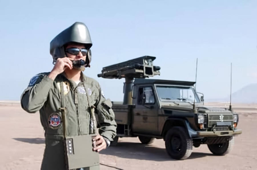 Grupo de Defensa Antiaérea N°22 unidad de tiro Aspic montada en vehículo Peugeot P4 Firma FACh