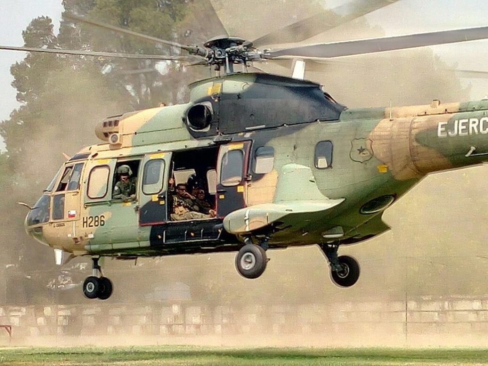Helicóptero de asalto Airbus AS532 AL Cougar Firma Ejército de Chile