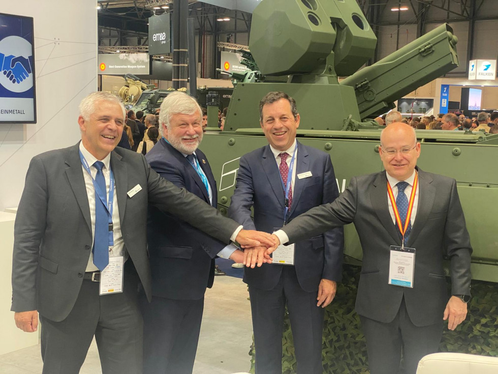 Firma en Feindef 2025 del acuerdo sobre defensa aérea de Rheinmetall, Navantia, Sapa y Rheinmetall Expal Munitions. Foto. Ginés Soriano Forte   Infodefensa