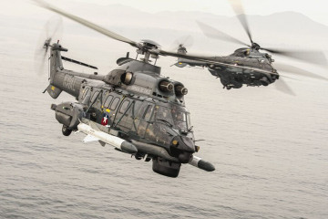 Helicópteros de ataque Airbus AS332F1 Cougar de la Aviación Naval de la Armada de Chile Firma Cees Jan van der Ende 002