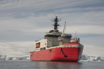 Rompehielos AGB 46 Almirante Viel en su primer campaña antártica realizada en enero de 2025 Firma Armada de Chile