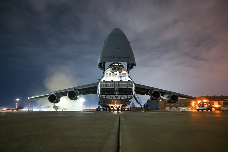 Un C 5M Super Galaxy del 439th Airlift Wing operando en junio de 2023 en el aeropuerto internacional Jorge Chávez de Lima Firma Master Sgt Corban Lundborg USAF 002