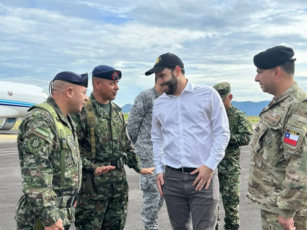 Subsecretario Ricardo Montero en su visita al Fuerte Militar de Tolemaida Firma Subsecretaría de Defensa de Chile