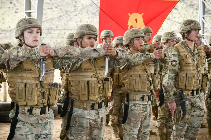 Ceremonia de entrega del corvo en el Regimiento de Infantería N°1 Buin Firma Ejército de Chile 002