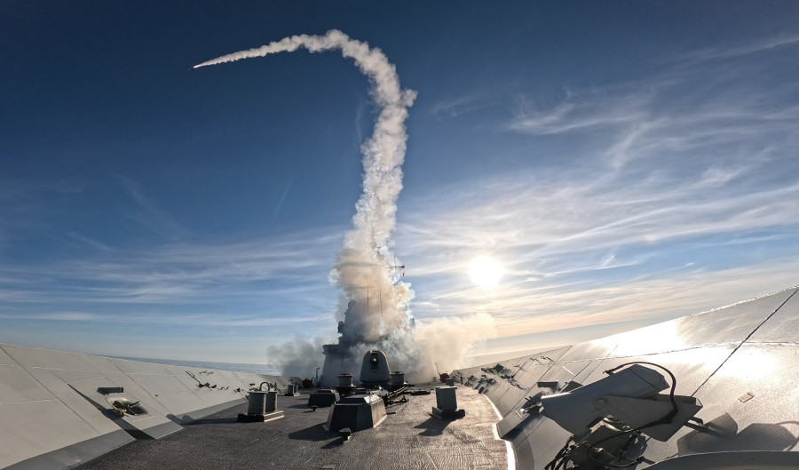 Lanzamiento misil ESSM desde la fragata F 110