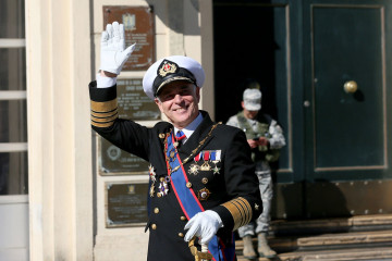 Almirante Juan Andrés De la Maza en ceremonia de comemoración del 146° aniversario del Combate Naval de Iquique en Valparaíso Firma Ministerio de Defensa Nacional de Chile 002