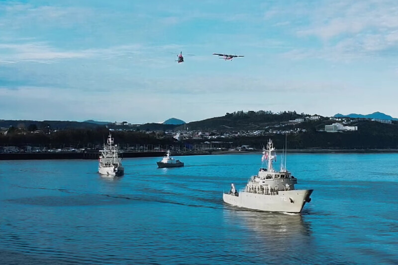 Desfile de unidades navales y áereas de la Quinta Zona Naval en Puerto Montt Firma Armada de Chile 002