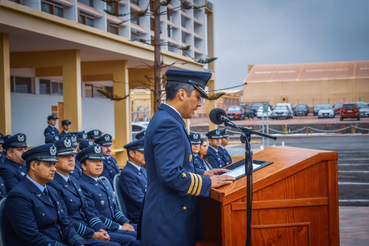 Comandante de Grupo de Aviaciu00f3n Nu00b08 coronel Gastu00f3n Cerda Firma FACh
