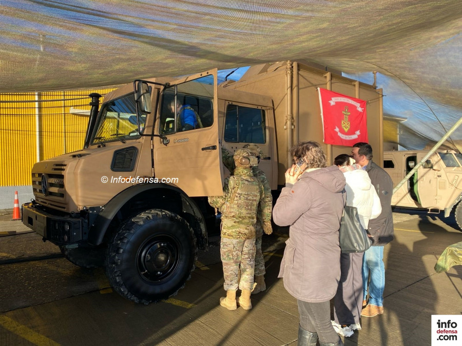 Camión Mercedes Benz Unimog U4000 4x4 del Destacamento de Infantería de Marina N°4 Cochrane adaptado como vehículo de control de fuego Firma Infodefensa