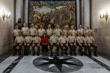 El Rey junto a los miembros del Consejo Superior del Ejército de Tierra