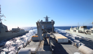 La fragata Méndez Núñez participa en un doble reabastecimiento en alta mar con un buque canadiense y un petrolero noruego