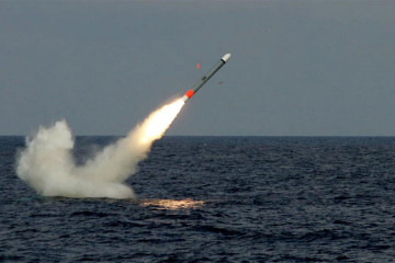 Misil Tomahawk lanzado desde un submarino en alta mar. Foto. RTX