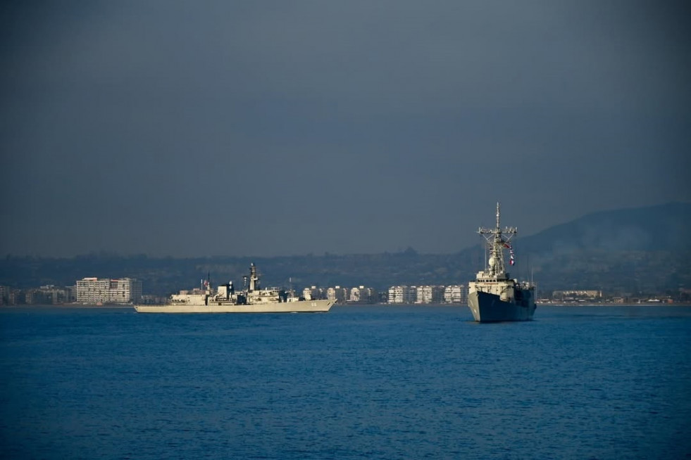 Fragatas Condell y Prat en su recalada al puerto de Coquimbo Firma Armada de Chile