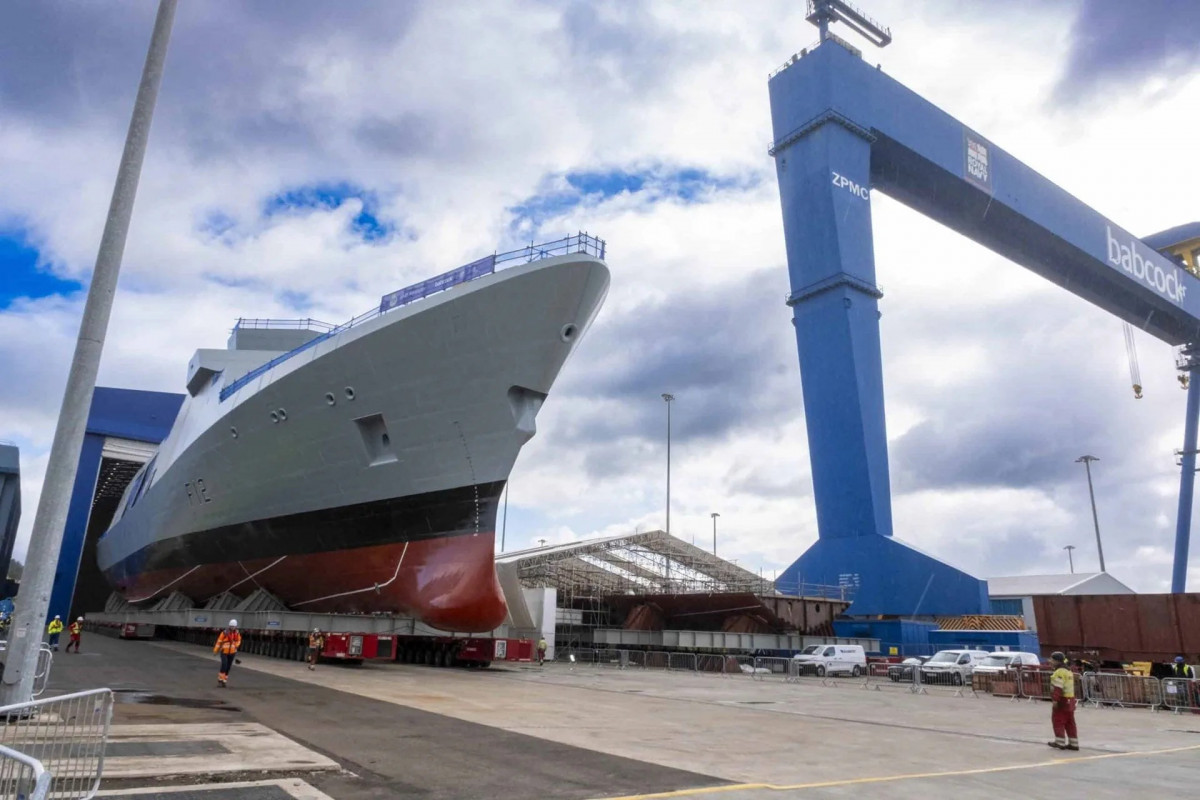 Salida del HMS Venturer de la nave de ensamblaje en Rosyth, Escocia. Foto. Babcock International