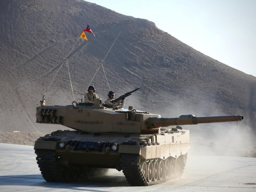 Leopard 2A4 del Grupo de Tanques N°9 Vencedores Firma Ministerio de Defensa Nacional de Chile