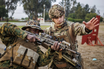 Infantes de Marina de Chile y Estados Unidos en el entrenamiento de tiro en el Fuerte IM Contraalmirante Félix Aguayo de Concón Fimra Estado Mayor Conjunto de Chile 002