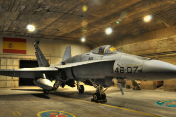 F 18 del Alea 46 en el hangar de alerta de la base de Gando