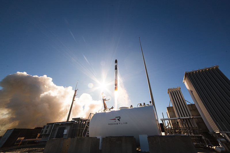 Full Stream Ahead: Rocket Lab lanza el Electron número 65