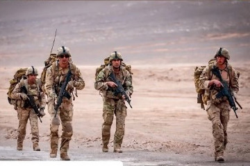 Patrulleros marchando en el desierto de Arica Firma Ejército de Chile 002
