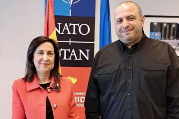 Los ministros de Defensa de España y Ucrania antes de su reunión