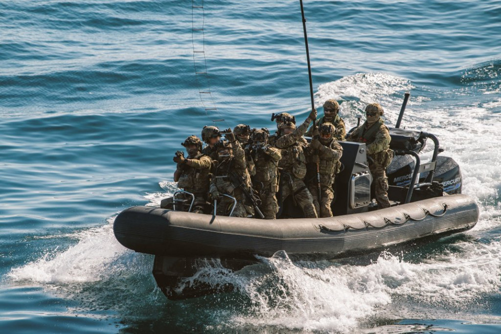 Buzos Tácticos y Navy Seals a bordo de un Pumar 740 BT en el ejercicio de interdicción marítima Firma US Navy
