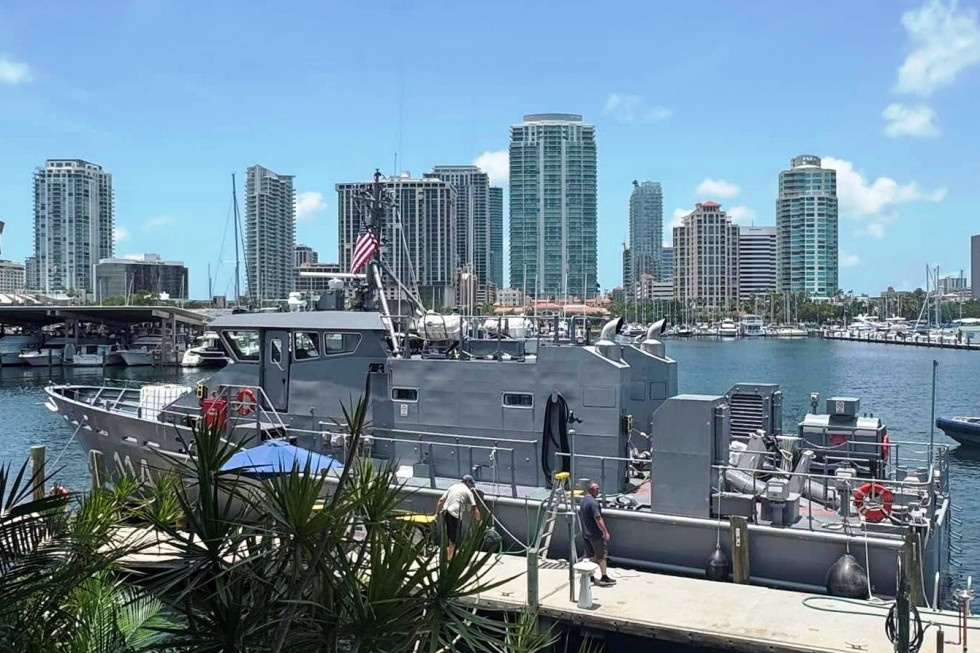 RDominicana Armada 85 Defiant 114 Metal Shark