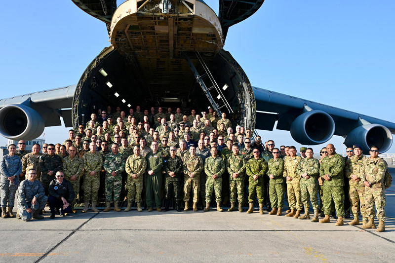 Avión de transporte estretégico Lockheed Martin C 5M Super Galaxy de la USAF en la base aérea Pudahuel Firma FACh