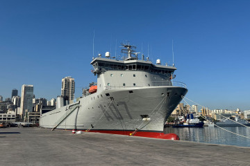El buque El Camino Español, atracado en el puerto de Beirut